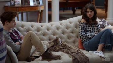 Les chaussures Vans de Sa­brina Pem­ber­ton (So­fia Black D'Elia) dans The Mick S01E14