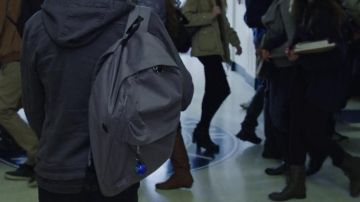 Grey backpack worn by Clay Jensen (Dylan Minnette) as seen in 13 Reasons Why S01E01