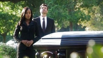 Chaqueta Armani de Olivia Pope (Kerry Washington) en Scandal S4E1