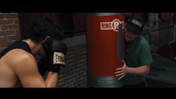 Les gants de boxe Everlast de Vinny Pazienza (Miles Teller) dans Bleed For This