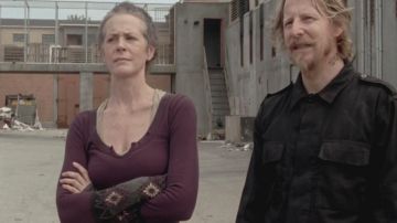Le top The Kombucha Free People de Carol Peletier (Melissa McBride) dans The Walking Dead S03E10