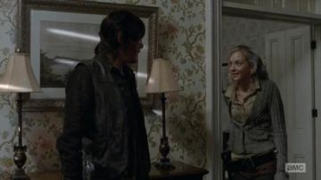 The vest grey Free People of Beth Greene (Emily Kinney) in The Walking Dead S04E13