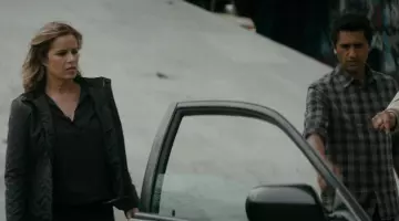 The jacket G-Star Madison Clark (Kim Dickens) in Fear The Walking Dead S01E01