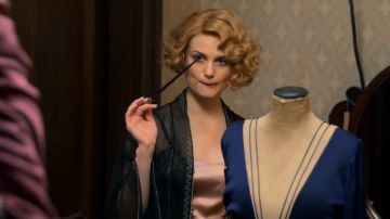 Quee­nie Gold­stein's Blue Dress in Fan­tas­tic Beats and where to find them