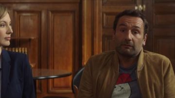 la veste bomber de Yvan (Gilles Lel­louche) dans Sous le même toit