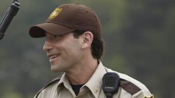 La casquette de shérif de Shane Walsh (Jon Bernthal) dans The Walking Dead S01