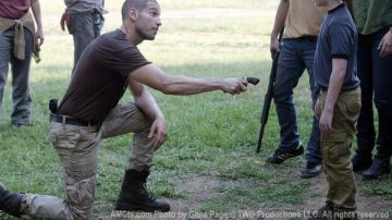 Le chaussures / boots tactiques de Shane Walsh (Jon Bernthal) dans The Walking Dead S02E07