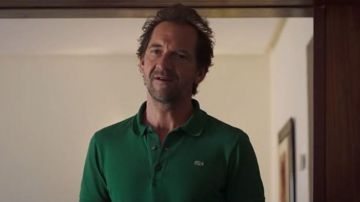 The Polo green Lacoste Michel Caulaincourt (Stéphane De Groodt) in Kabul Kitchen S03E08