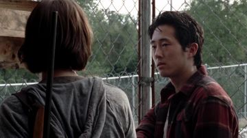 La camisa a cuadros de Glenn Rhee (Steven Yeun) de Glenn Rhee en la temporada 4 de The Walking Dead
