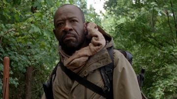 Bufanda beige de Morgan Jones (Lennie James) en The Walking Dead S05E01