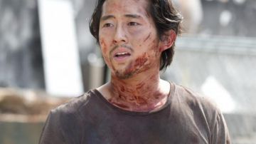 The gray t-shirt Glenn Rhee (Steven Yeun) in The Walking Dead S06E11