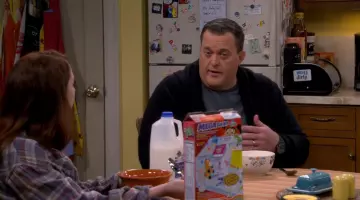 The cereal Trix Mike Biggs (Billy Gardell) in Mike & Molly S6E9