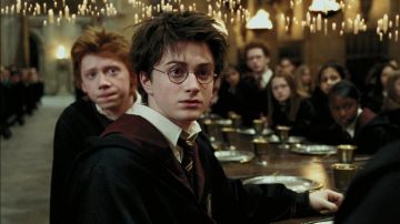 La cape Gryffondor de Harry Potter (Daniel Radcliffe) dans Harry Potter et le prisonnier d'Azkaban