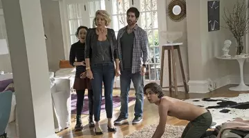 Les sneakers Adidas noires dans Imaginary Mary