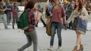 Amy Raudenfield 'Rita Volk' furgonetas a cuadros zapatillas slip-on en Faking it S01E02