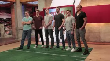 Les sneakers basses toutes blanches dans The Bachelorette