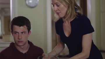 The dress Black Halo Lainie Jensen (Amy Hargreaves) in 13 Reasons Why