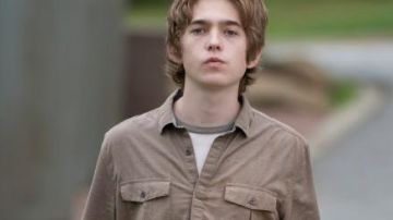 La chemise beige de Ron (Austin Abrams) dans The Walking Dead