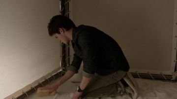 les sneakers de Shane Harvey (Michael J. Willett)  dans Faking up