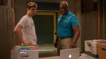 The MacBook Air Ray Holt (Andre Braugher) on Brooklyn Nine Nine S4E1