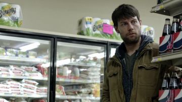 Les bouteilles de Pepsi Cherry de Kyle Barnes (Patrick Fugit) dans Outcast S01E01