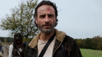 La chaqueta marrón de Rick Grimes (Andrew Lincoln) en The Walking Dead temporada 4