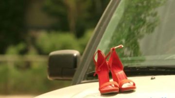 Heels red Tulip O'hare (Ruth Negga) in Preacher S01E08