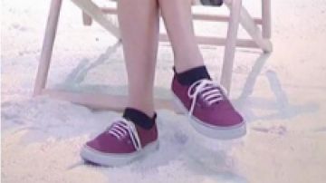 sneakers bordeaux of K. C. Cooper (Zendaya Coleman) in the Agent K. C.