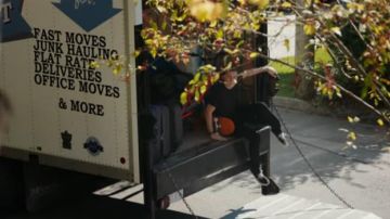Sneakers Vans black worn by Olly (Nick Robinson) in Everything Everything
