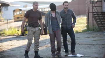 Le pantalon beige Levi's de Shane Walsh (Jon Bernthal) dans The Walking Dead S02E10