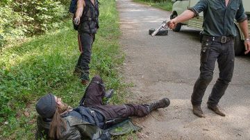The knife Jesus (Tom Payne) in The Walking Dead