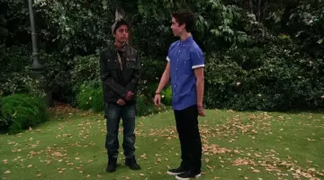 Los slip-ons de Luke Ross (Cameron Boyce) en Jessie