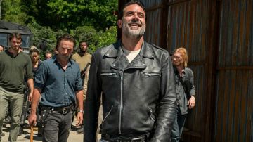 Le Perfecto en cuir de Negan (Jeffrey Dean Morgan) dans The Walking Dead S06E16