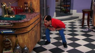 les sneakers montantes noires mon­tantes de Luke Ross (Ca­me­ron Boyce) dans Jes­sie