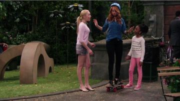 les sneakers roses Vans de Zuri Ross (Skai Jack­son) dans Jes­sie