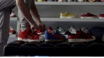 the sneakers of Connor Donovan (Devon Bagby) in Ray Donovan