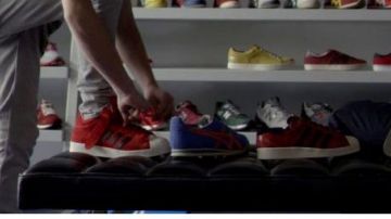 Sneakers blue of Connor Donovan (Devon Bagby) in Ray Donovan