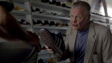 Sneakers blue of Connor Donovan (Devon Bagby) in Ray Donovan