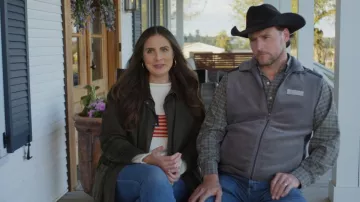 Suéter americano de algodón color marfil Tuckernuck que usa Katie, como se ve en Home Town (temporada 10, episodio 6)