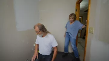 Altar'D State V Neck Shirt worn by Erin Napier as seen in Home Town (S10E06)