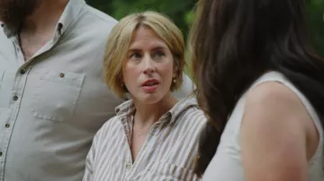 Camisa de algodón "We The Free Freddie" de Free People para mujer, usada por Erin Napier en Home Town (temporada 10, episodio 6).