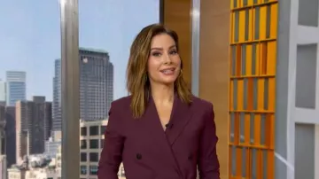 Blazer cruzado de Zara usado por Rebecca Jarvis en Good Morning America el 18 de febrero de 2026