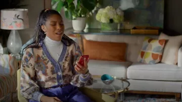 Pantalon en mousse Rachel Comey porté par Gaby (Jessica Williams) dans l'épisode « Shrinking » (S03E04)