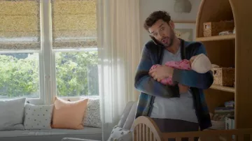 Gilet rayé en laine mérinos pour homme Paul Smith Ps porté par Brian (Michael Urie) dans l'épisode « Shrinking » (S03E04).