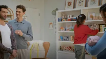 Pantalon cargo Greg Lauren porté par Liz (Christa Miller) dans l'épisode « Shrinking » (S03E04)