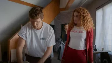 T-shirt graphique Urban Outfitters Worlds Away porté par (Markus Silbiger) dans l'épisode Shrinking (S03E04)