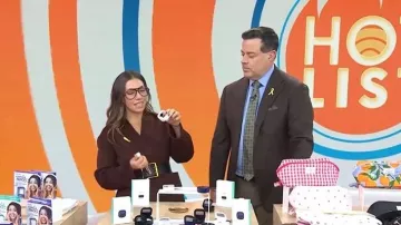 Look Optic Liam Readers usado por Melissa García como se vio en Today el 19 de febrero de 2026