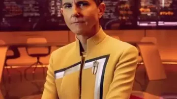 Veste jaune de l'Académie Starfleet de Star Trek portée par (Jett Reno) comme on le voit dans Star Trek : Starfleet Academy