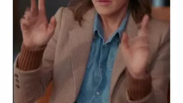 Blazer à chevrons de Liz (Christa Miller) dans Shrinking (S02)