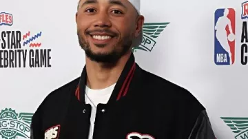 Mookie Betts porte la veste universitaire du NBA All-Star Game 2026 ✨ Présentation des cinq de départ du match des célébrités du NBA All-Star Game 2026 | NBA sur ESPN